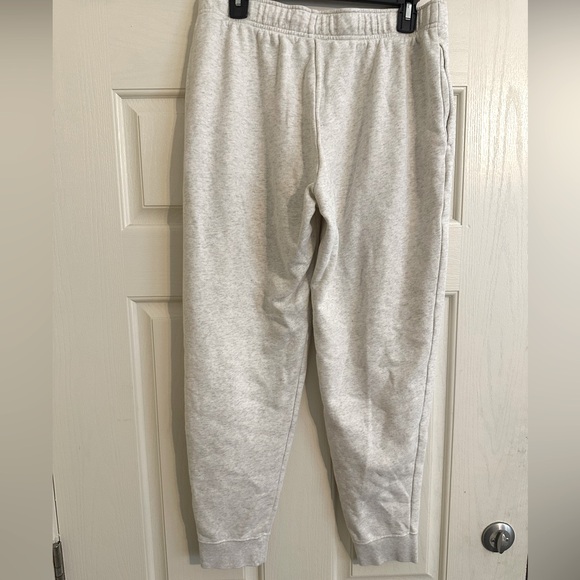 Nike Jogger Beige marble color with pockets and band at ankle - Picture 2 of 5